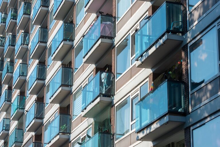 Ghid practic pentru amenajarea unui balcon mic